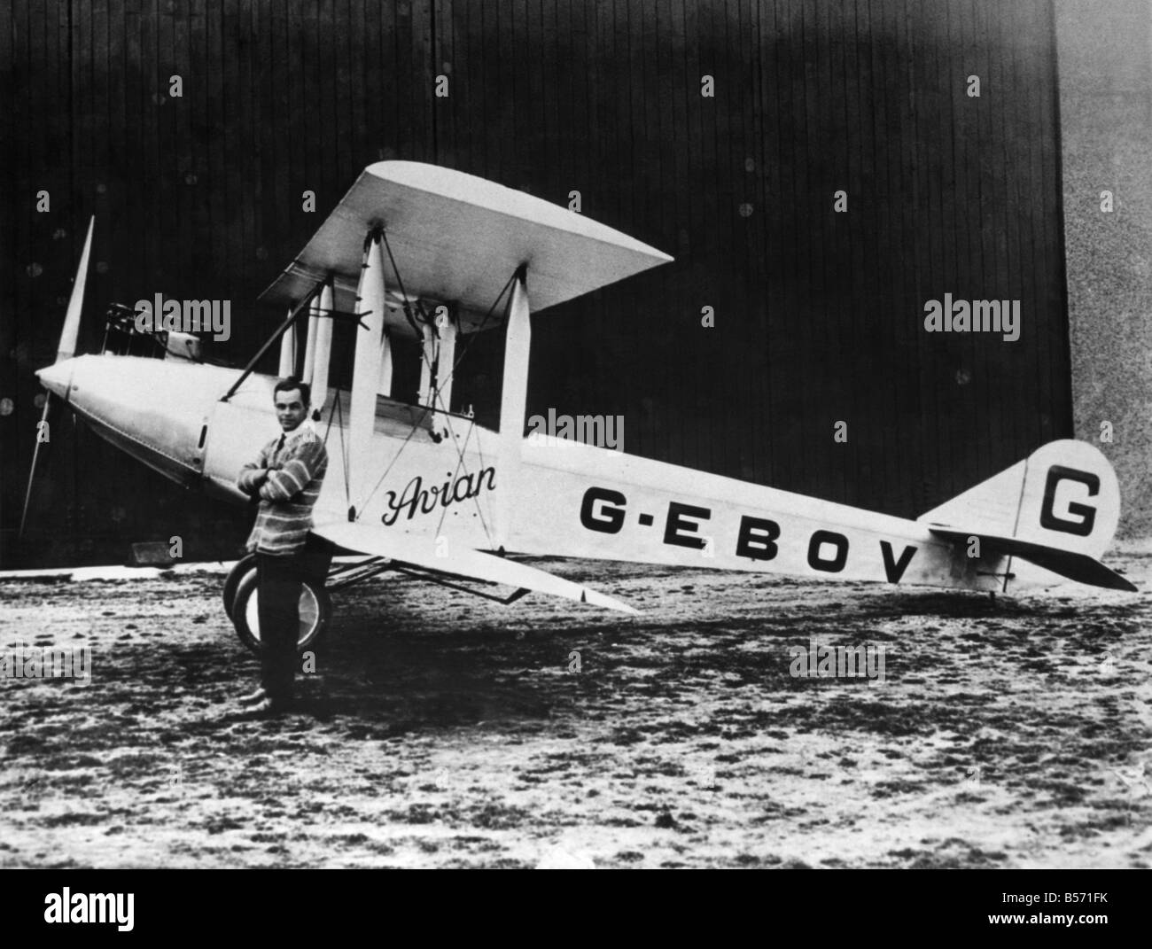 Le chef d'escadron Bert Hinkler, photographié à côté de ses Avro 581E Grippe Février 1928. &# 13 ;&# 10 ;&# 13 ;&# 10;il a fait les manchettes lorsque Banque D'Images