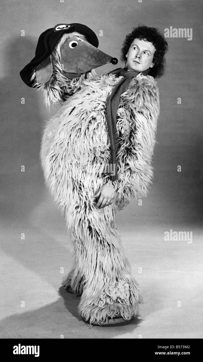 Mike Batt dans son Womble tenue. Chacune des tenues sont "fabriqués main", un certain nombre sont déjà en préparation. Avril 1974 Banque D'Images