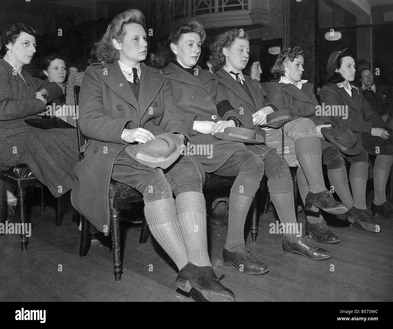 Première Guerre de toutes les femmes de Résonance agricole tenue à la tête de taureau, Aylesbury, avril 6th, 1943. Women's Land Army très Banque D'Images