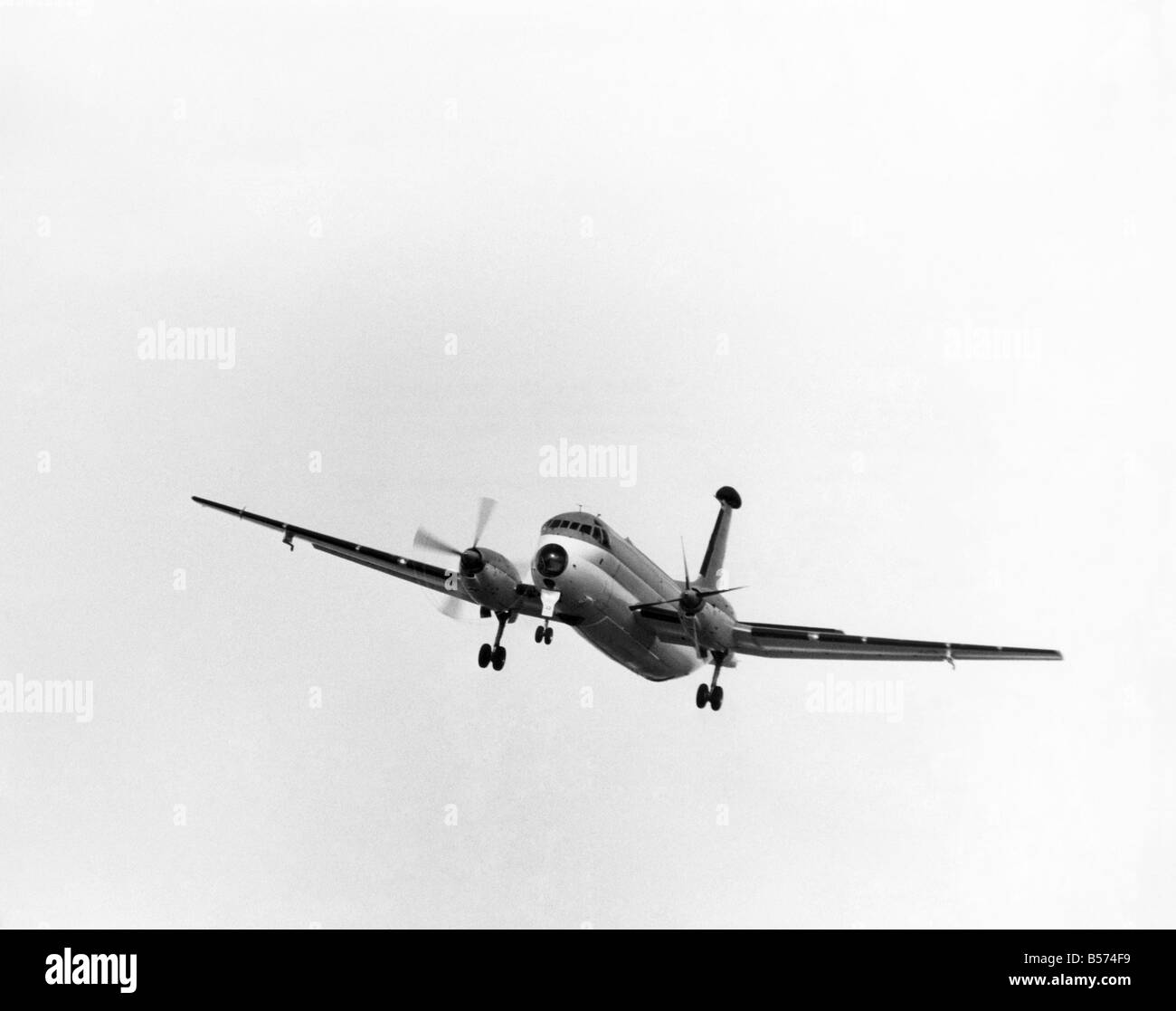 Accidents-Air : Une hélice en drapeau c'était le français bimoteur Breguet Atlantic reconnaissance secondes avant l'écrasement au Farnborough Air Show le vendredi 20-9-68. Septembre 1968 P004395 Banque D'Images