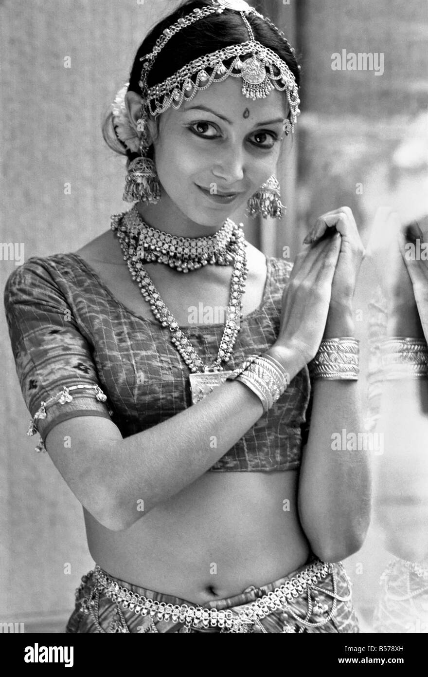 Flora Gatha est mariée à un célèbre photographe indien Ashwin Gatha. Elle est apparaissent constamment dans ses tableaux qui ont été exposés à New York et Paris. Bientôt, il aura une exposition à la Pentex Ashai Gallery de Londres. Flora est une danseuse professionnelle de ballet contemporain et classique indienne. Janvier 1975 75-00118-001 Banque D'Images