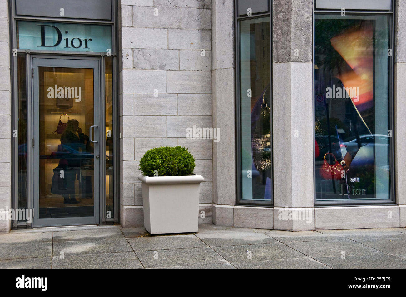 Boutique Dior à Montréal sur la rue Sherbrooke Banque D'Images