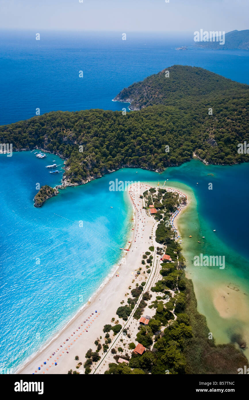 Vue aérienne de Blue Lagoon et Belcekiz Beach, Oludeniz, Fethiye, près de  la côte méditerranéenne, en Anatolie, Turquie Minor Photo Stock - Alamy