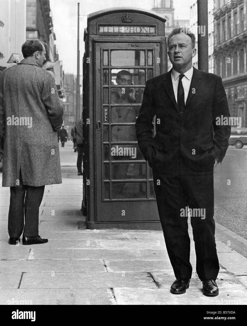 Général Yitzhak Rabin' ', ancien commandant en chef de l'armée israélienne,' et 'nouveau ambassadeur d'Israël à Londres. Février 1968 Banque D'Images