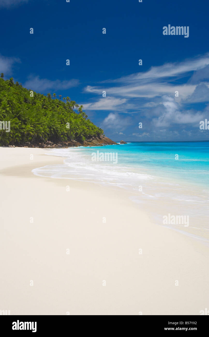 Plage de sable fin, les Seychelles, océan Indien, Afrique Banque D'Images