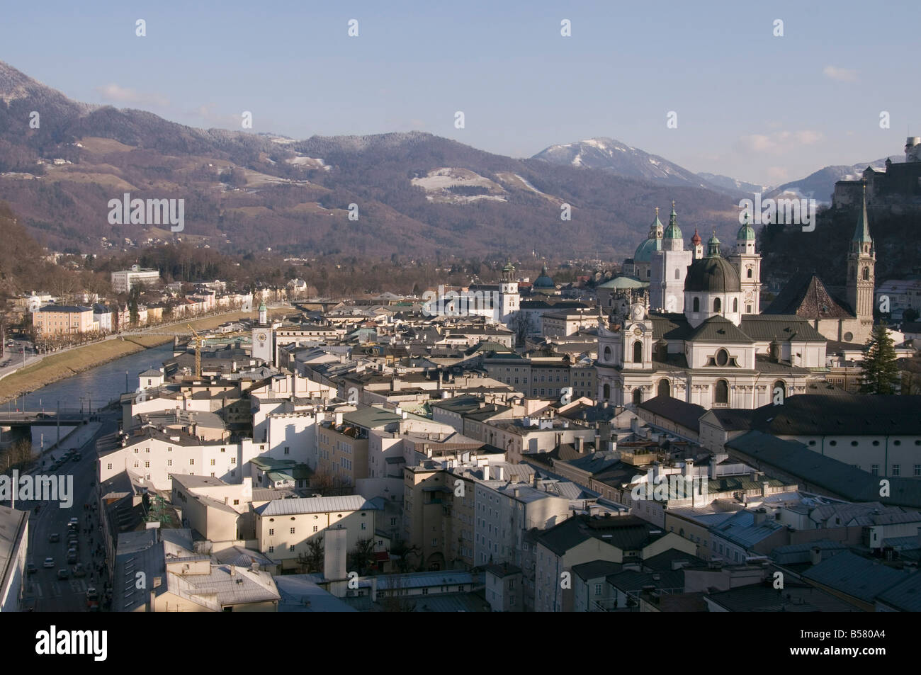 Vue sur Salzbourg du Monchsberg, Salzburg, Autriche, Europe Banque D'Images