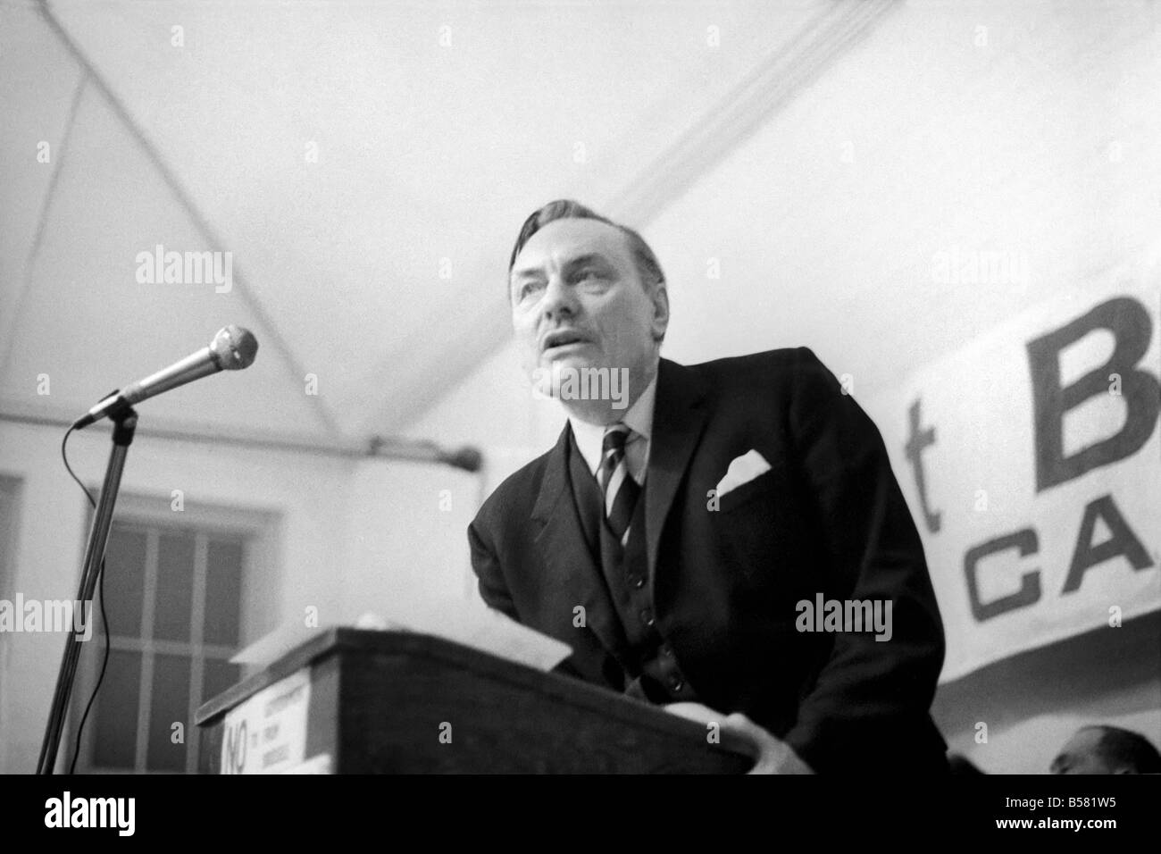 L'étude d'Hénoch : Enoch Powell cette soirée a été l'orateur invité à la campagne anti Marché commun à l'Église Emmanuel Hornsey Hall. Février 1975 75-01048-004 Banque D'Images