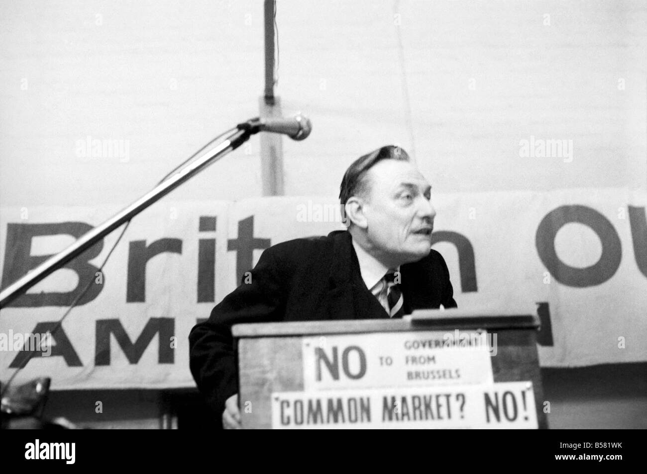 L'étude d'Hénoch : Enoch Powell cette soirée a été l'orateur invité à la campagne anti Marché commun à l'Église Emmanuel Hornsey Hall. Février 1975 75-01048-006 Banque D'Images