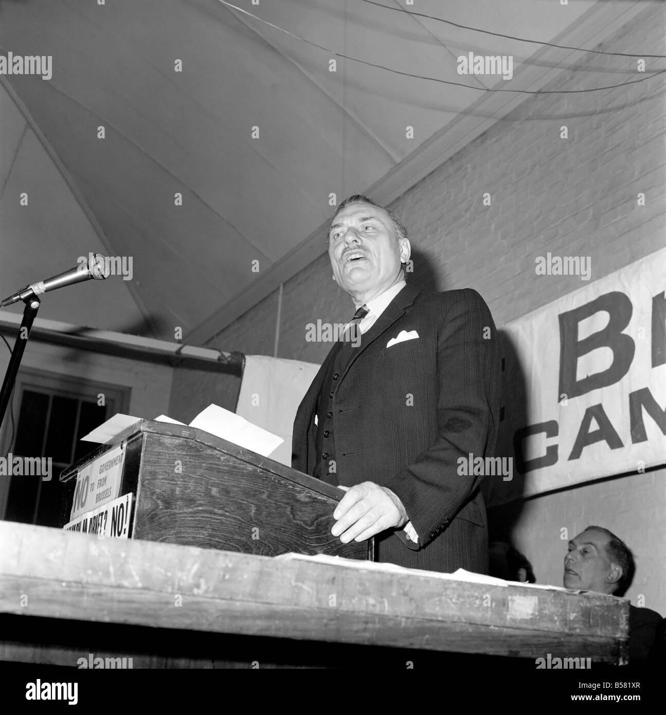 L'étude d'Hénoch : Enoch Powell cette soirée a été l'orateur invité à la campagne anti Marché commun à l'Église Emmanuel Hornsey Hall. Février 1975 75-01048-010 Banque D'Images
