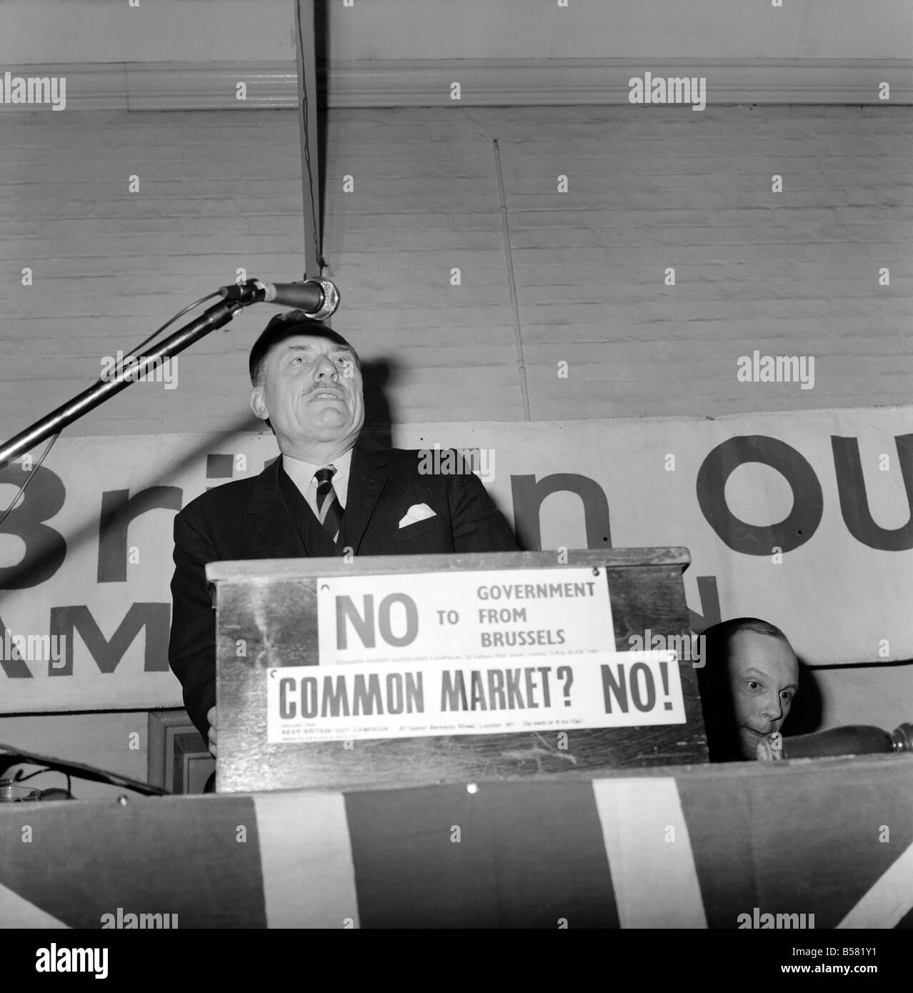 L'étude d'Hénoch : Enoch Powell cette soirée a été l'orateur invité à la campagne anti Marché commun à l'Église Emmanuel Hornsey Hall. Février 1975 75-01048-011 Banque D'Images