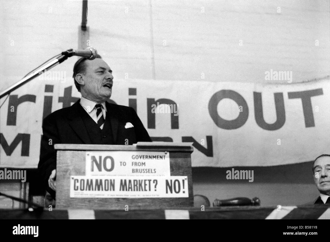 L'étude d'Hénoch : Enoch Powell cette soirée a été l'orateur invité à la campagne anti Marché commun à l'Église Emmanuel Hornsey Hall. Février 1975 75-01048 Banque D'Images