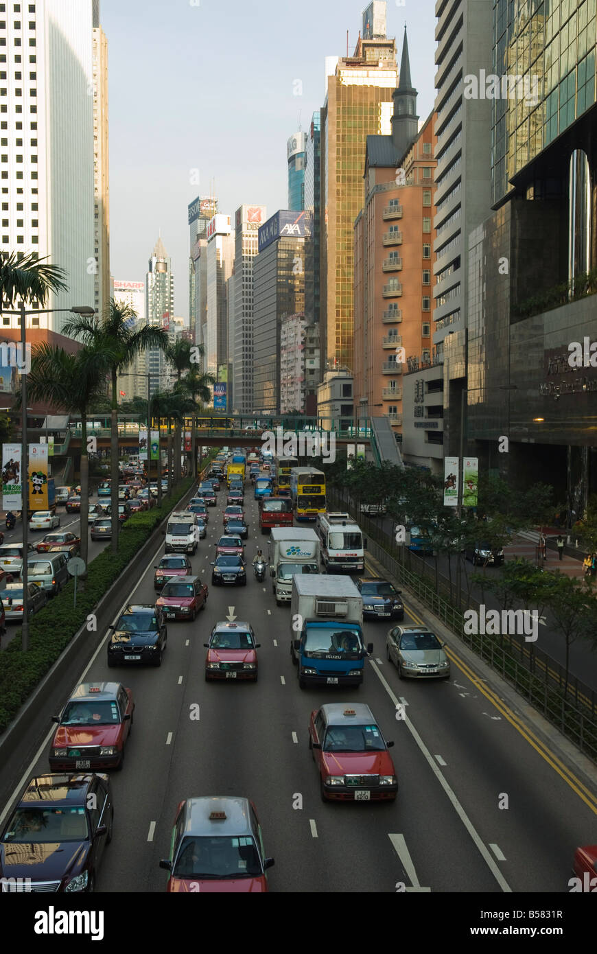 Le trafic important sur Gloucester Road, Wanchai, Hong Kong, Chine, Asie Banque D'Images