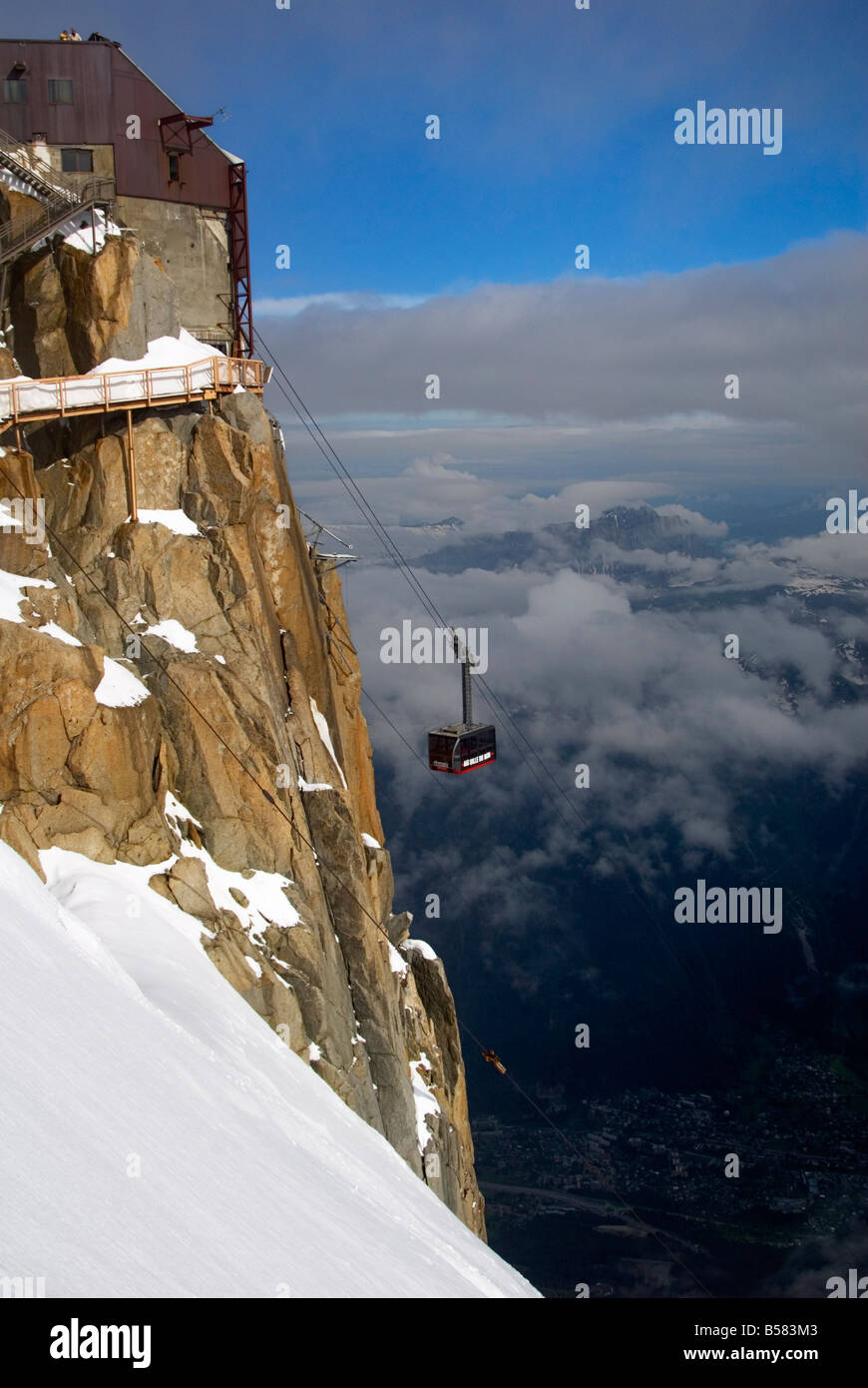 L'approche du sommet de l'Aiguille du Midi, Chamonix-Mont-Blanc, Alpes,  France, Europe Photo Stock - Alamy