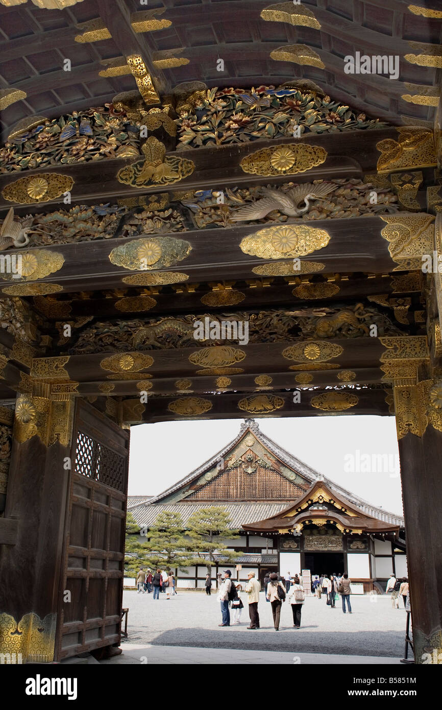 Passerelle vers le château de Nijo, Kyoto, Japon, Asie Banque D'Images