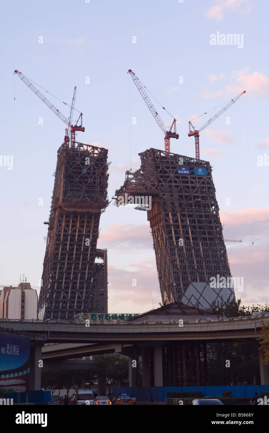 Construit en partie de shell le nouveau bâtiment de la tour CCTV Guomao, Beijing, China, Asia Banque D'Images