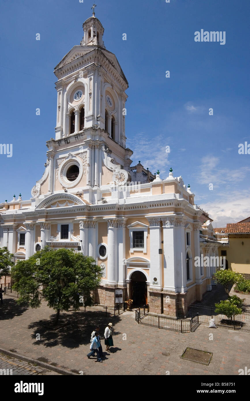 Église du 19ème siècle de San Francisco sur la Plaza San Francisco dans cette belle capitale coloniale, Cuenca, Azuay Province, l'Équateur Banque D'Images