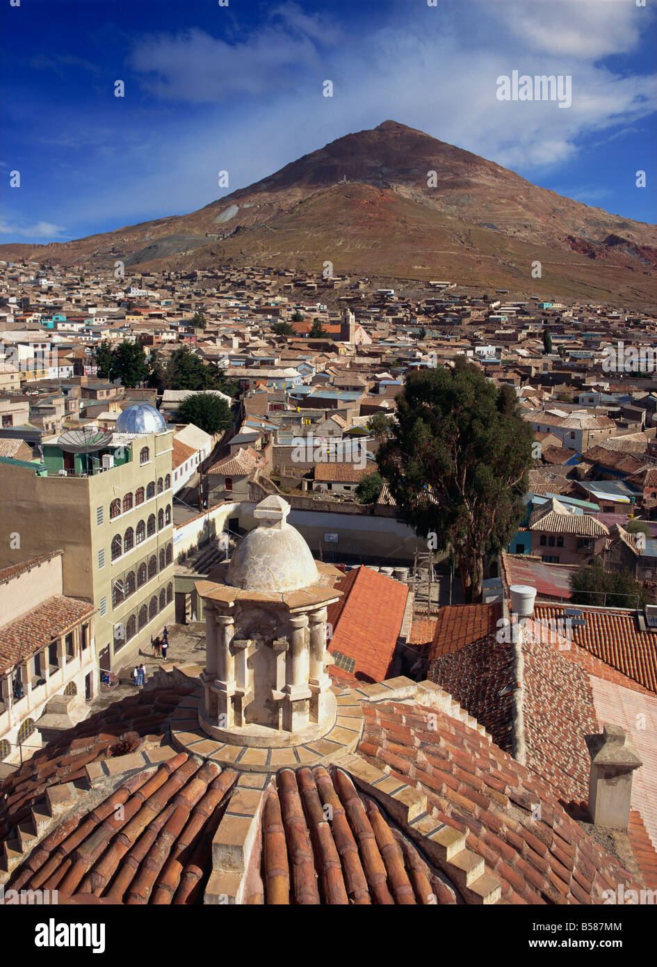 Vue de la ville de Cerro Rico à partir du toit de l'Covento de San Francisco à Potosi, Bolivie, Amérique du Sud Banque D'Images