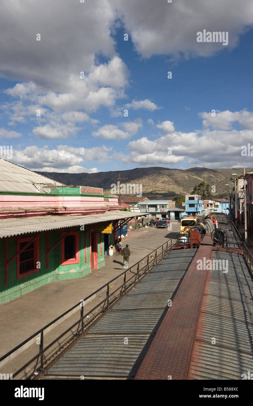 Le train voyageurs de prendre pour el Nariz del Diablo, en route vers Riobamba à Guamote, province de Chimborazo, Équateur Banque D'Images