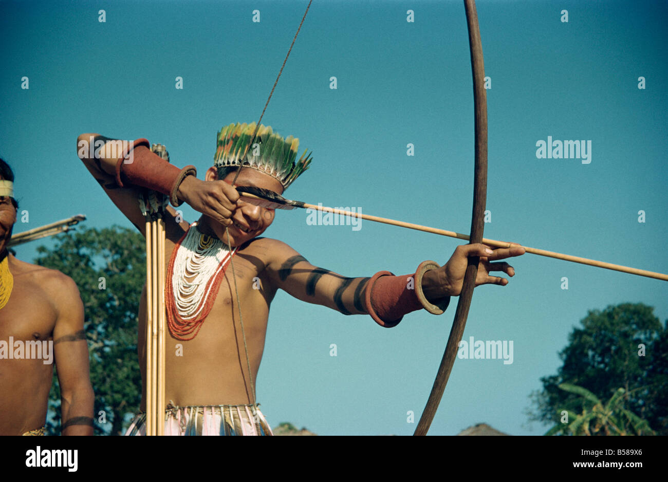 Portrait D un Jeune Indien Karaja Avec Arc Et Fl che F lice Br sil portrait-d-un-jeune-indien-karaja-avec-arc-et-fl-che-f-lice-br-sil