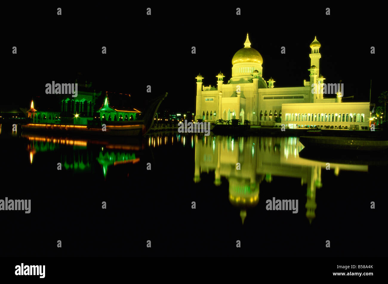 La mosquée Omar Ali Saifuddin construit en 1958, Bandar Seri Begawan, Brunei Darussalam, de Bornéo, en Asie du sud-est Banque D'Images