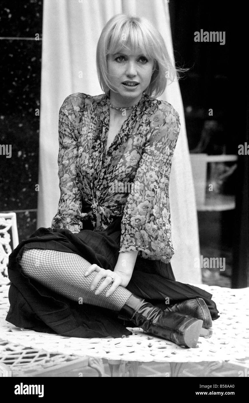 L'actrice Bulle Ogier film français photographié à la barre de la Bohème Chelsea, à Londres. Février 1975 75-00948-005 Banque D'Images