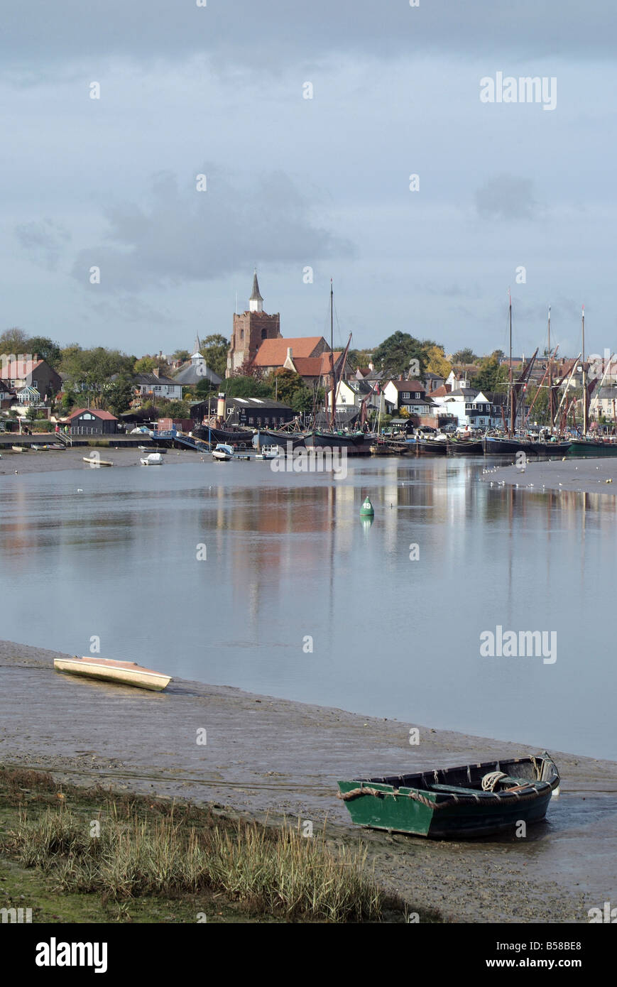 River Blackwater et St Mary's Maldon Banque D'Images