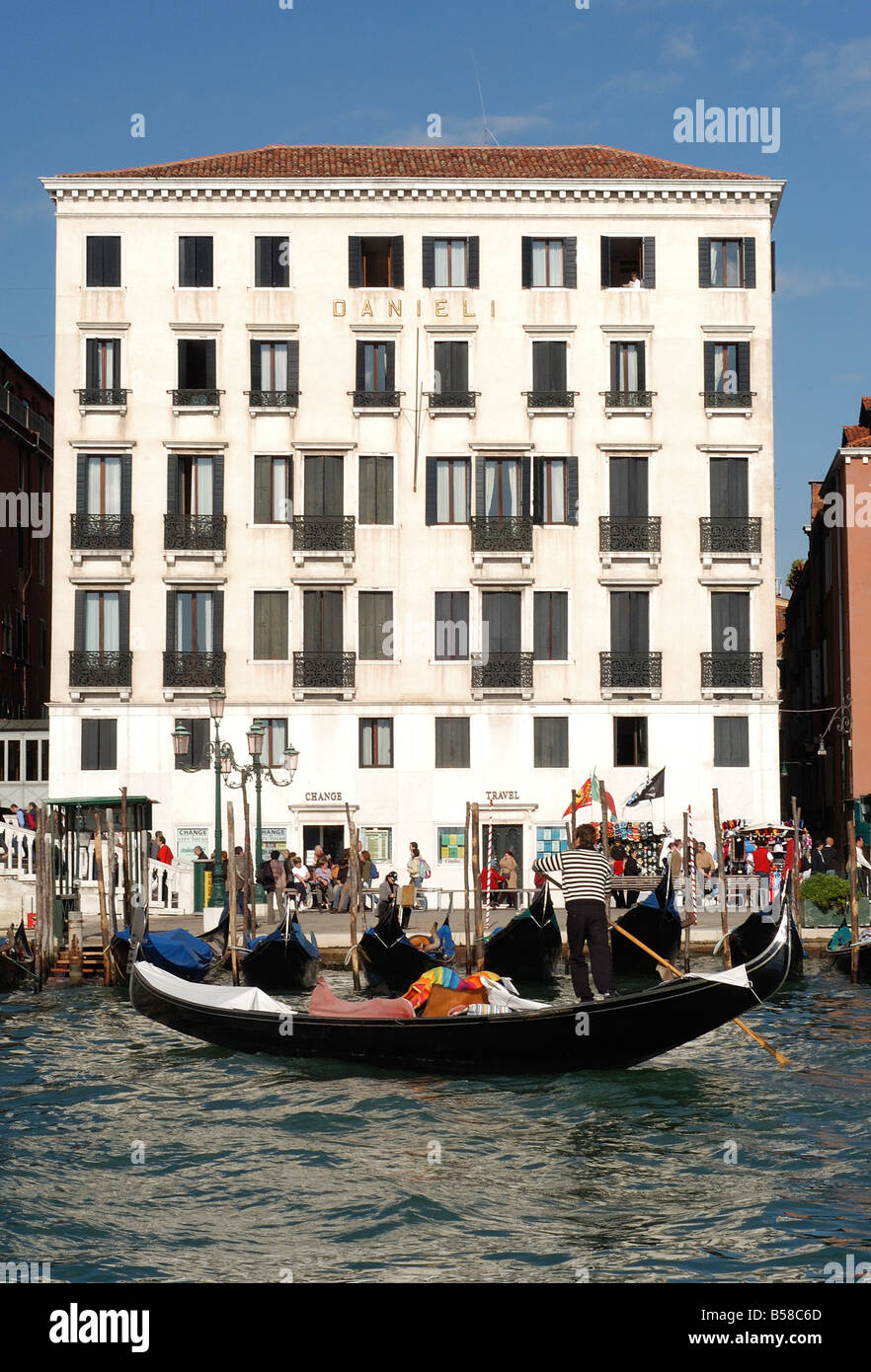 Venise Italie romantique Venise gondoles traditionnelles ou bateaux. L'Hotel Danieli Banque D'Images