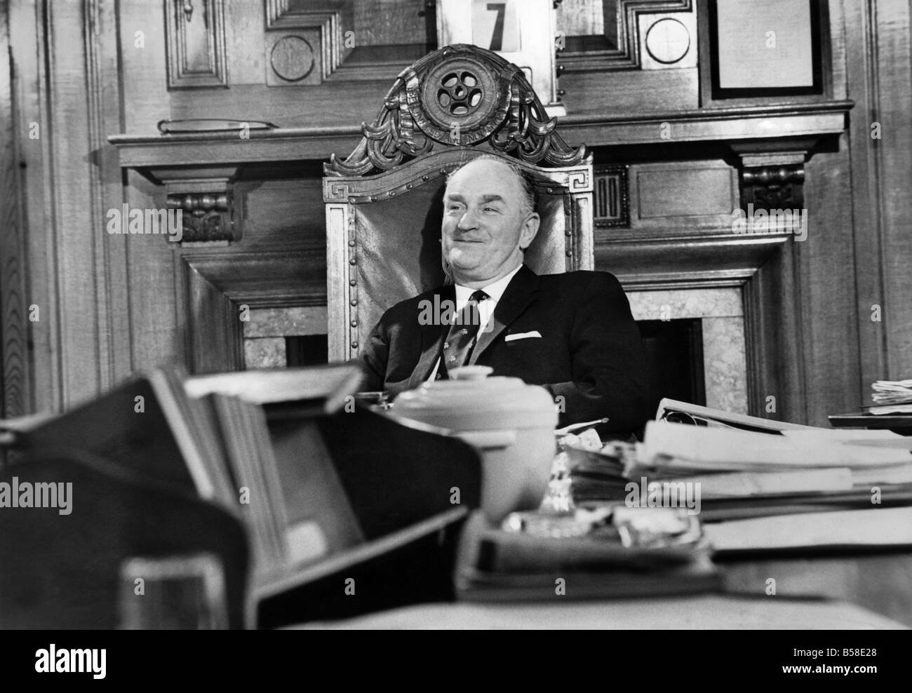 Hugh Scanlon, qui a été élu pour succéder à Lord Carron comme président de l'Amalgamated Engineering Union Européenne, on voit ici l'essai du président du président. Novembre 1967 P007229 Banque D'Images