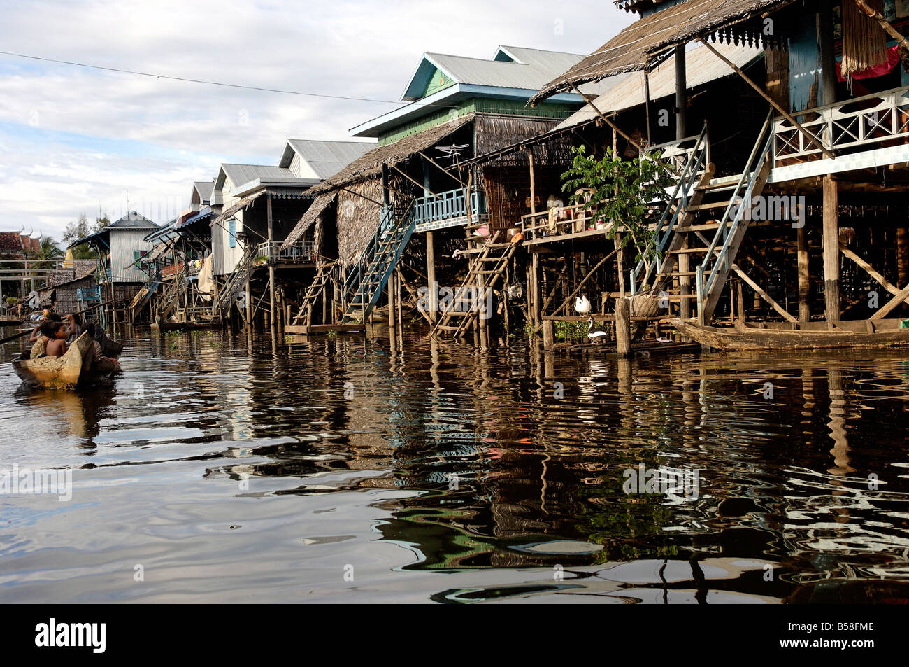 Kampong Phluk, une grappe de trois villages de maisons sur pilotis sur la plaine du lac Tonle Sap, Cambodge, Indochine Banque D'Images