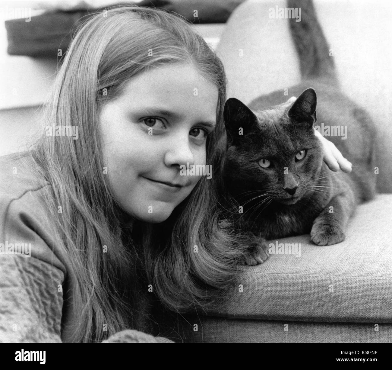 Herbdige Dawn et son chat. Elle dit : "Il est un petit diable'. Mars 1985 P006114 Banque D'Images