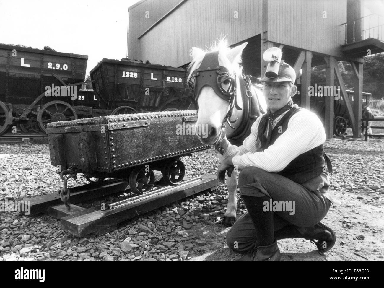 Pip Pit Pony avec handler M. Keith Houghton à Beamish Open Air Museum Banque D'Images