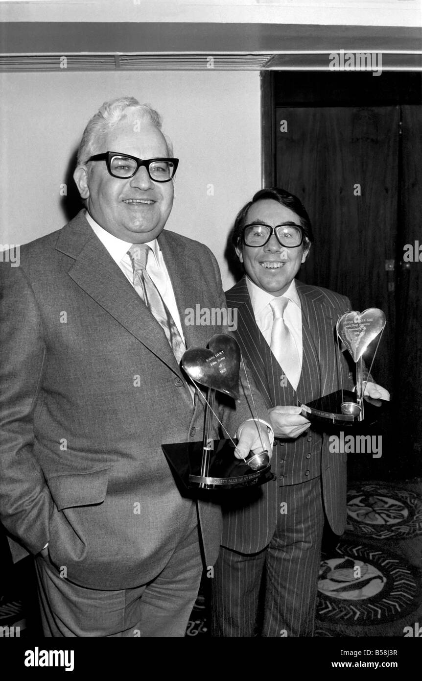 Divertissement : Télévision : Ronnie Corbett et Ronnie Barker ont été nommées des personnalités du show business mixte de 1980 par la variété Banque D'Images