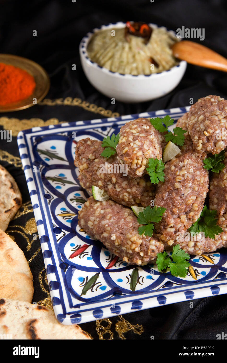 Nourriture arabe, kibbeh, boulettes de viande de mouton frit avec burghul, Moyen-Orient Banque D'Images