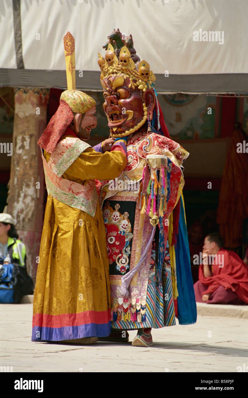 Lama du monastère de danse Asie Chine Qinghai Banque D'Images