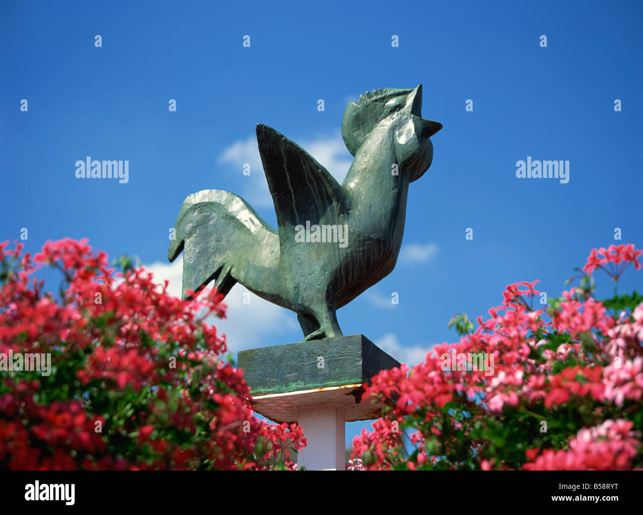 Sculpture représentant le célèbre coq Volailles de Bresse, près de Bourg en Bresse, Bourgogne, France, Europe Banque D'Images