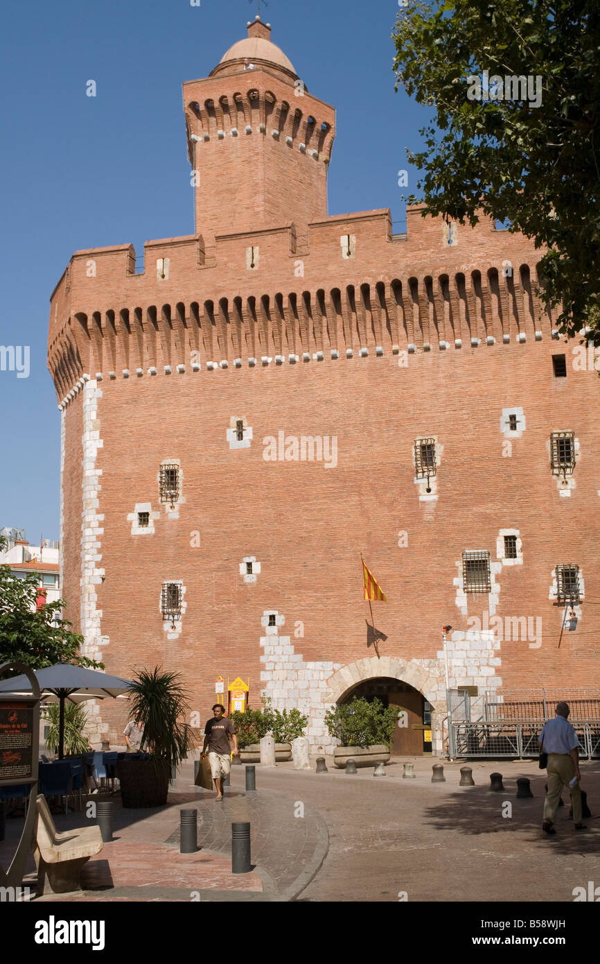 Castellet Perpignan Languedoc Roussillon France Europe Banque D'Images Castellet Perpignan Languedoc Roussillon France Europe Banque D'Images