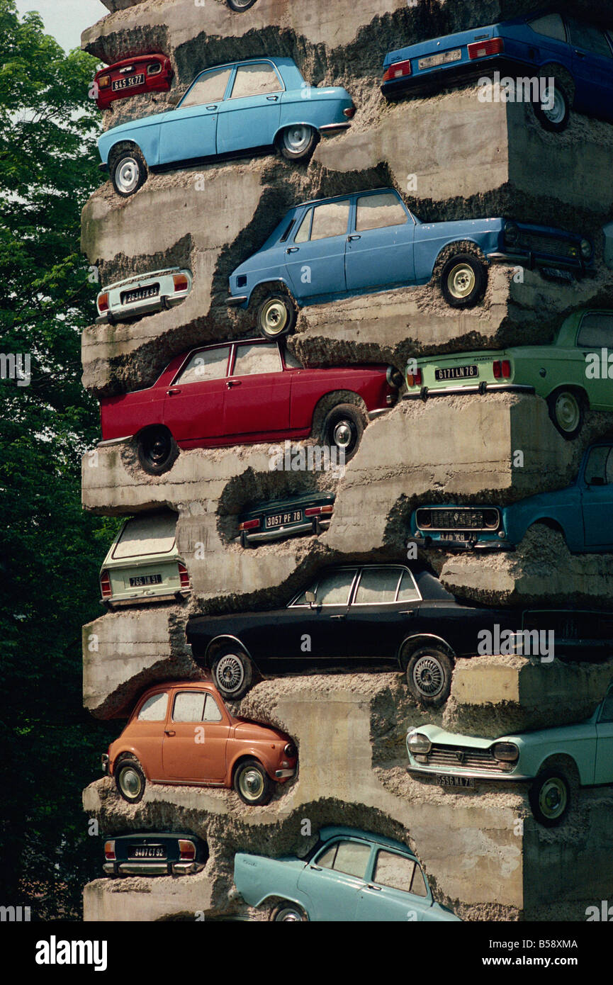 Long Term Parking d'Arman, 1982, Fondation Cartier à Jouy-en-Josas, Ile de France, France, Europe Banque D'Images