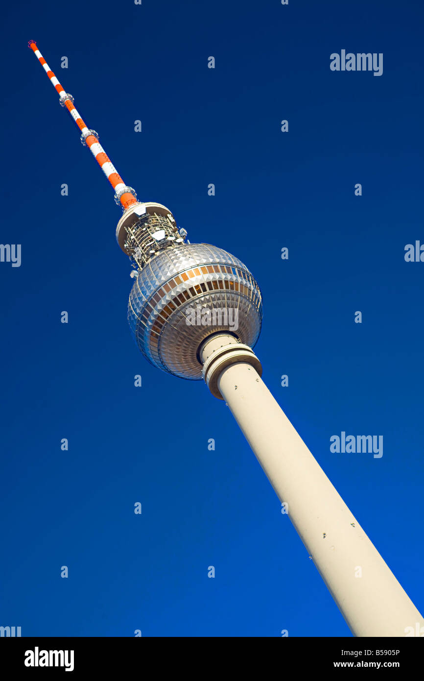 Close up de tour de télévision Fernsehturm Berlin Allemagne Banque D'Images