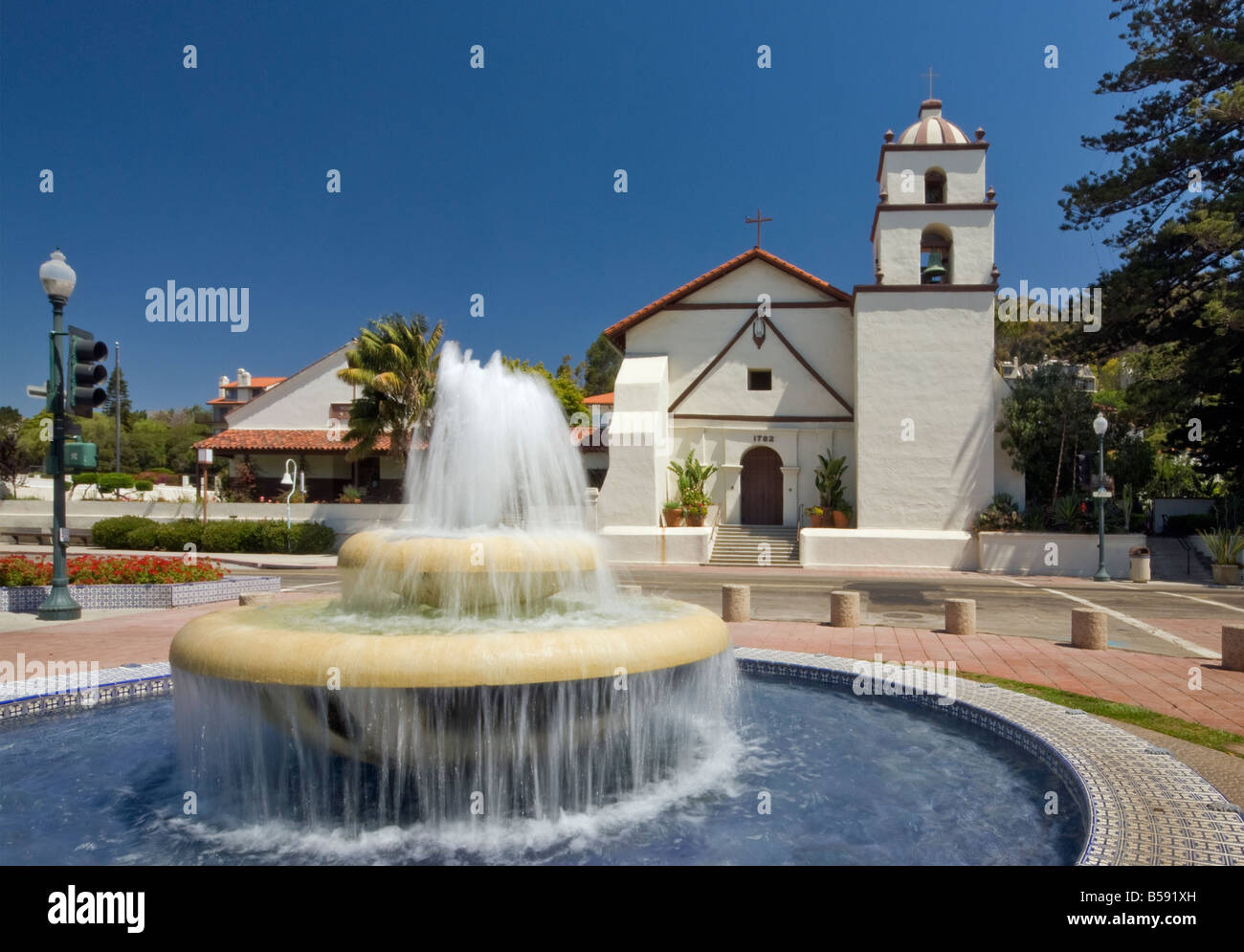 Eglise fontaine à Mission San Buenaventura de Ventura en Californie USA Banque D'Images