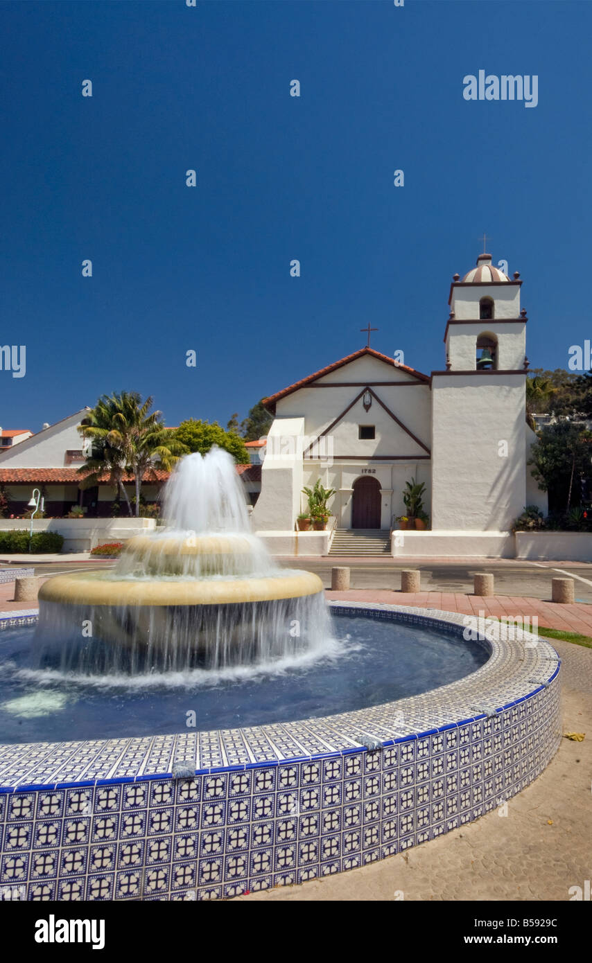 Eglise fontaine à Mission San Buenaventura de Ventura en Californie USA Banque D'Images