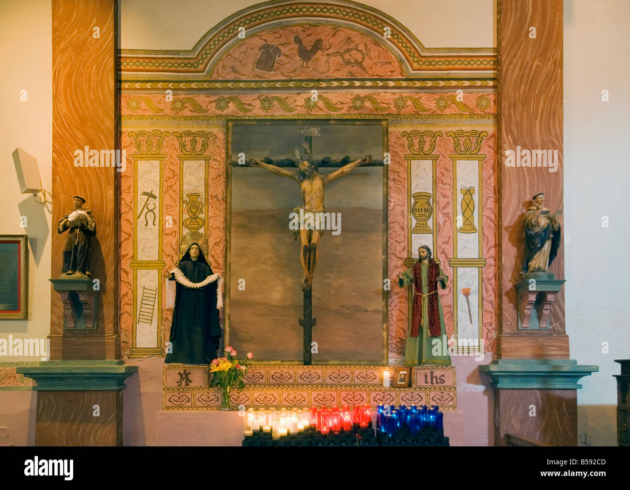 Autel du Crucifix à Mission San Buenaventura Ventura California USA Banque D'Images