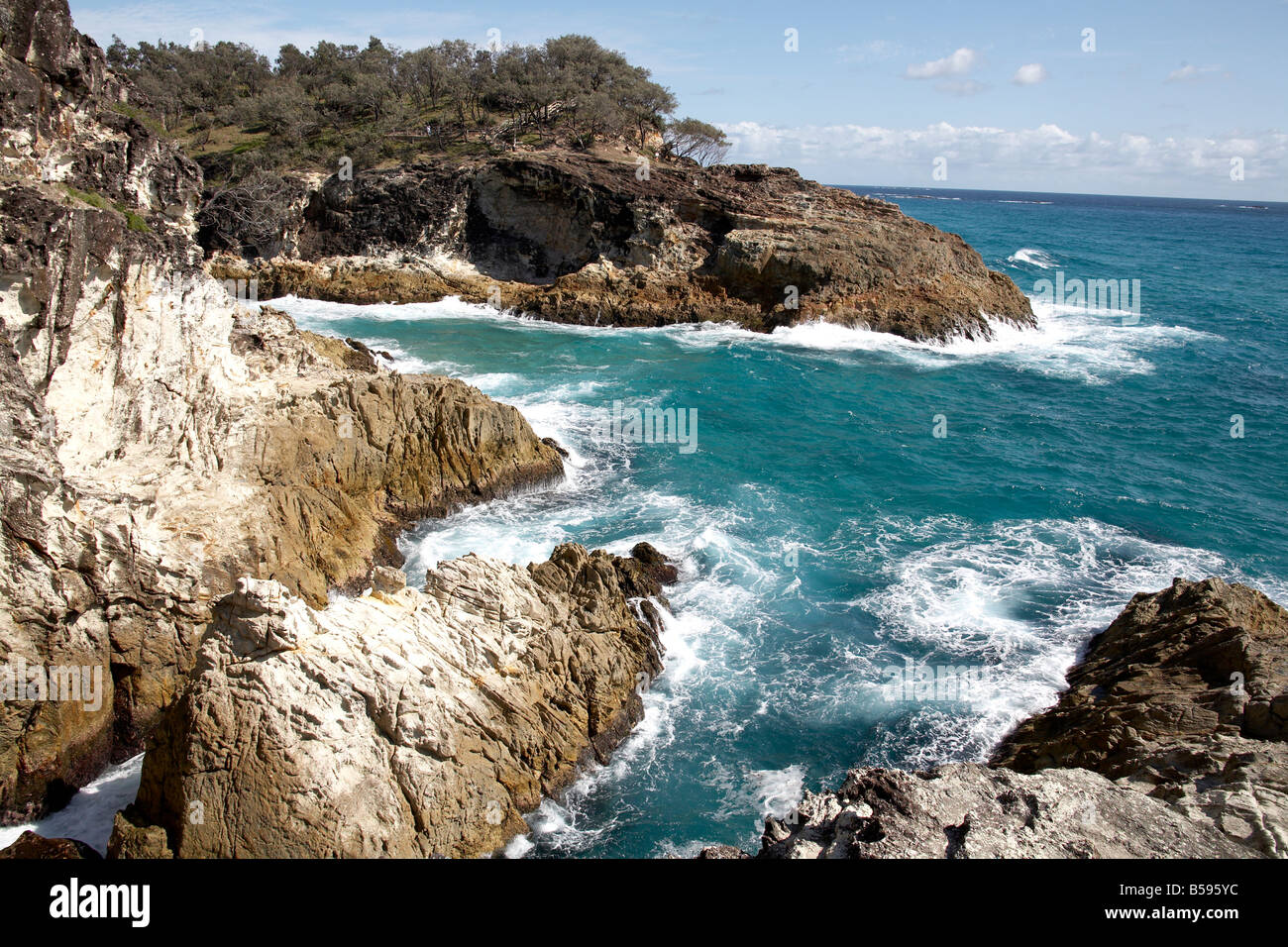 Vue sur mer et falaises rocheuses à partir de la gorge à pied sur l'Île Stradbroke-nord Queensland QLD Australie Banque D'Images