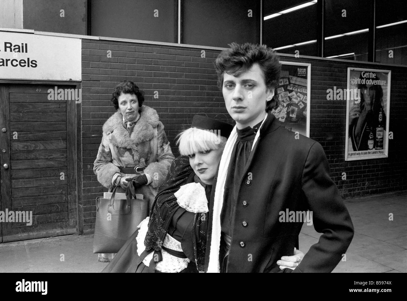 La culture des jeunes : nouveaux romantiques à Birmingham. Mars 1981 PM 81-00114-007 Banque D'Images