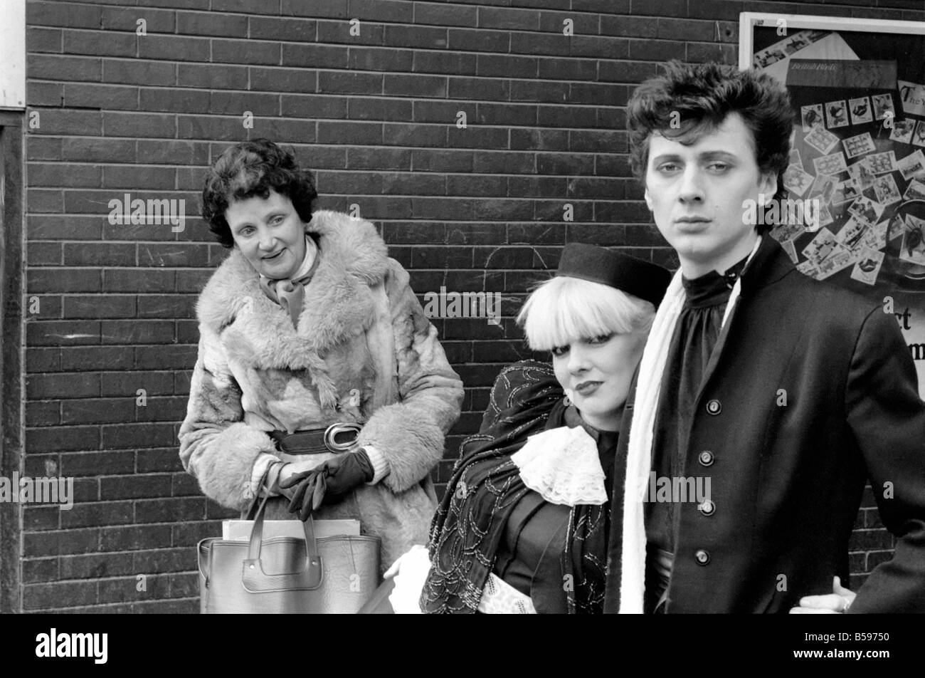 La culture des jeunes : nouveaux romantiques à Birmingham. Mars 1981 PM 81-00114 Banque D'Images