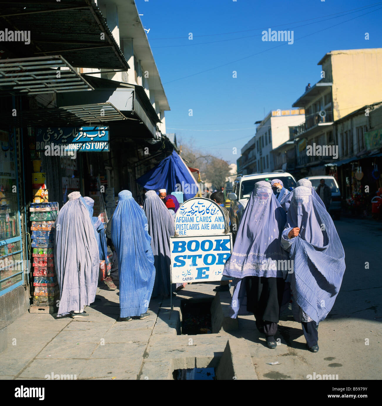 Les femmes en burqas contre Kaboul Afghanistan Asie Banque D'Images
