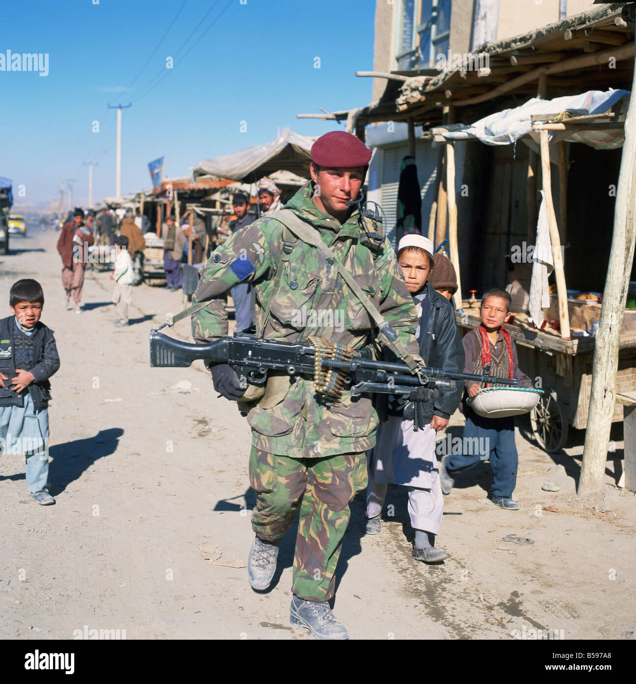 La Para Trooper en patrouille à Kaboul Afghanistan Asie Banque D'Images