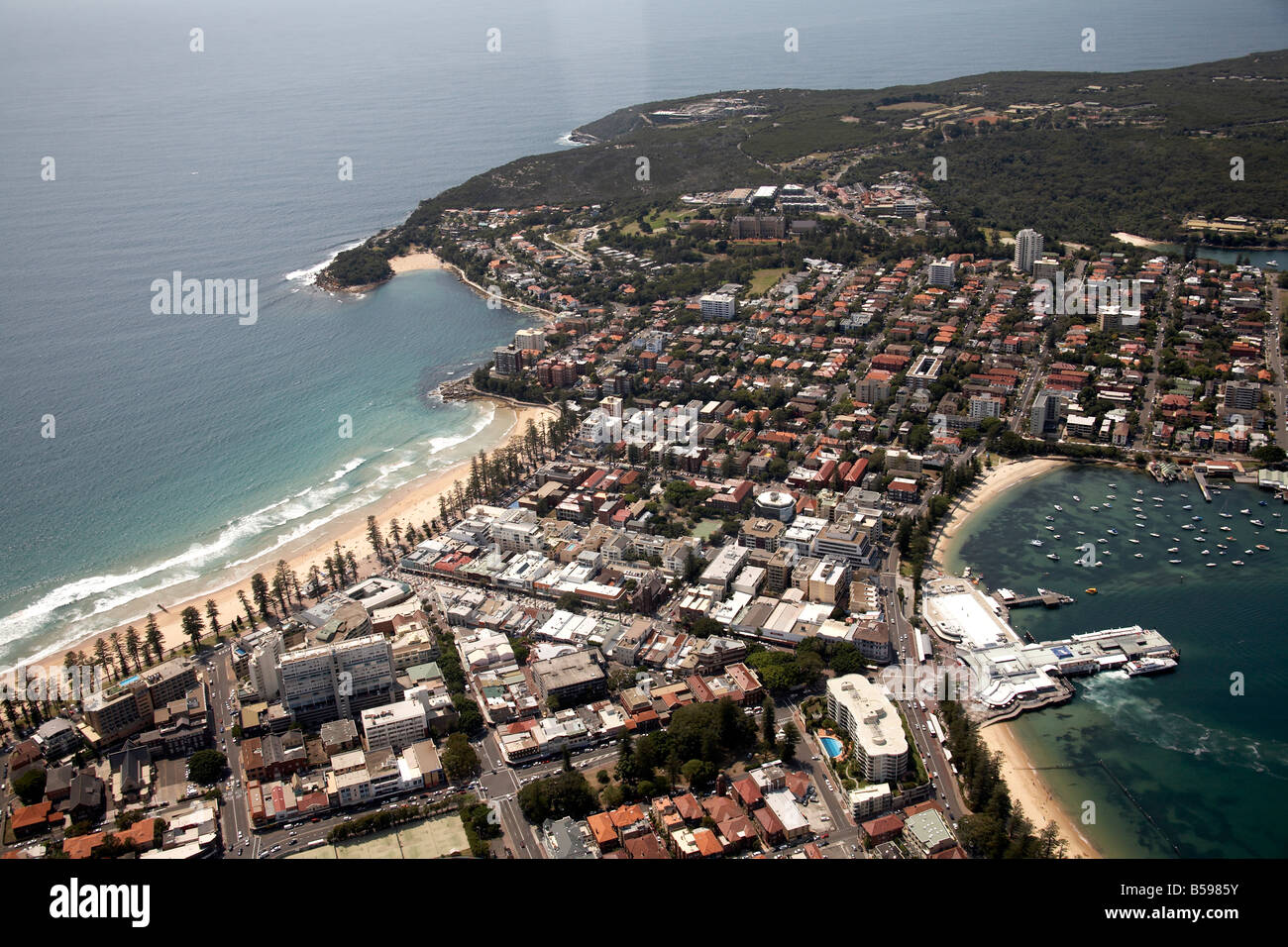 Vue aérienne de la banlieue sud-est de maisons et hôtels plage de Manly et Cove Sydney NSW Australie oblique de haut niveau Banque D'Images