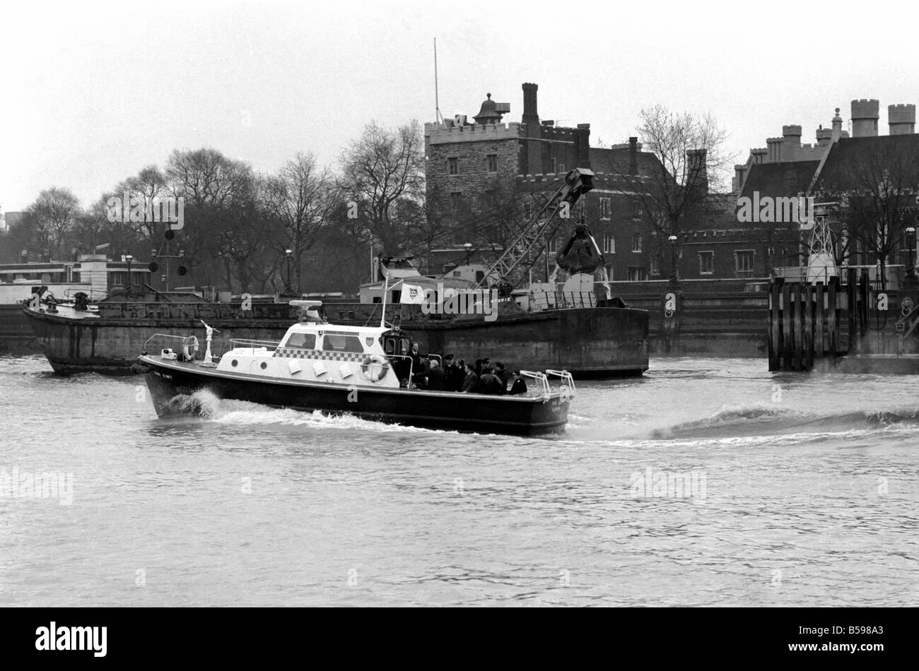 London Fire Brigade pris livraison du nouveau bateau-pompe 'Fire' Swift. Premier ajout permanent à la brigade de la rivière depuis 1961 Banque D'Images