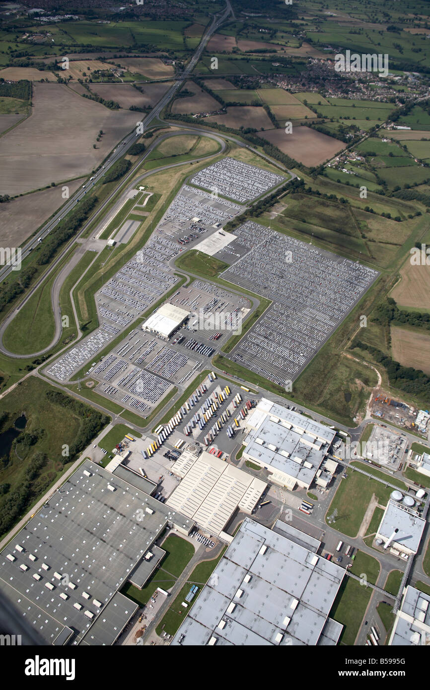 Vue aérienne à l'ouest de l'usine Toyota UK Site champs pays Burnaston Derbyshire DE1 England UK oblique de haut niveau Banque D'Images