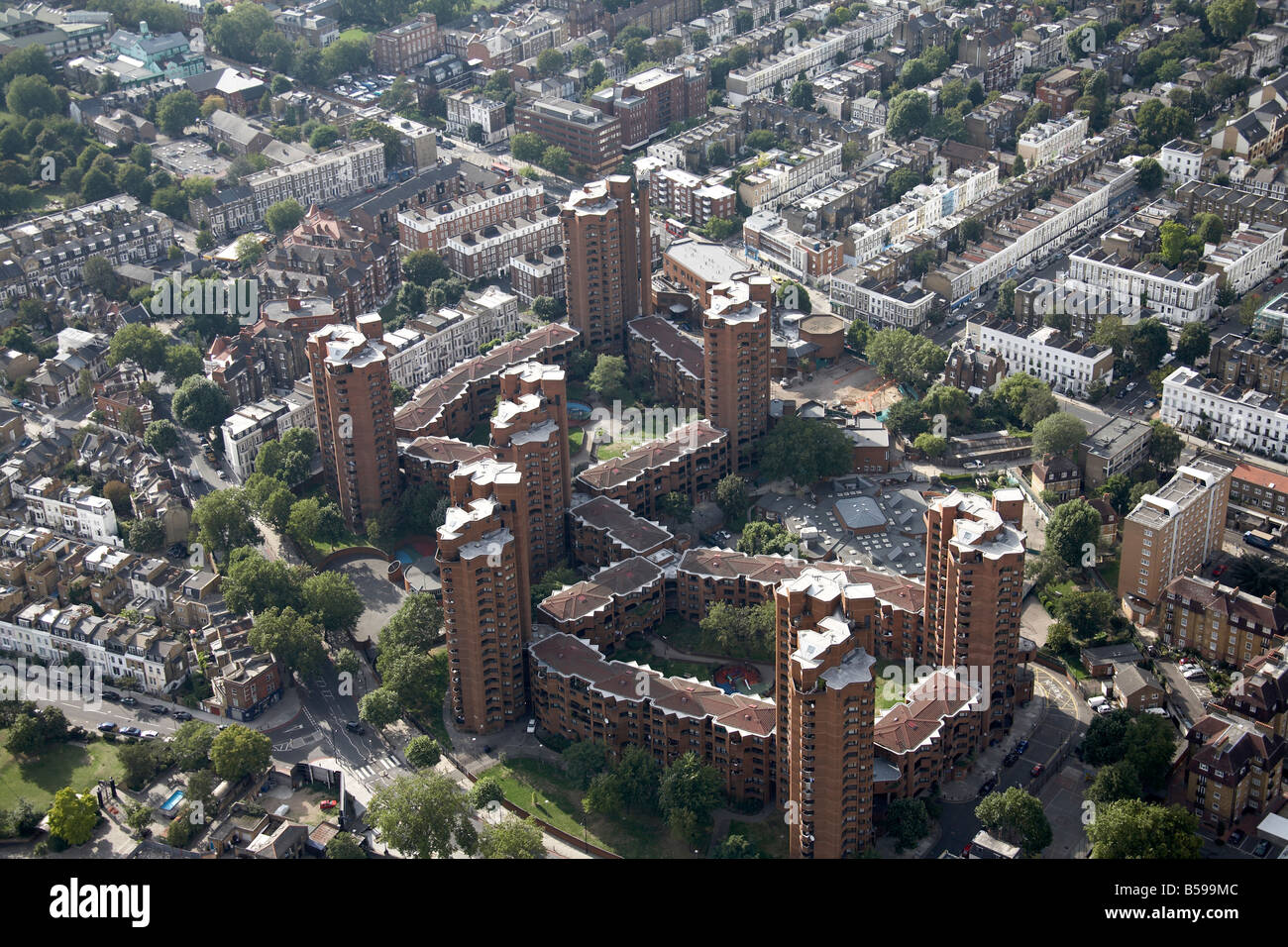 Vue aérienne au nord-ouest de World s End Housing Estate tower blocks Cremorne Edith Grove Road King s Road Chelsea London SW10 Engl Banque D'Images